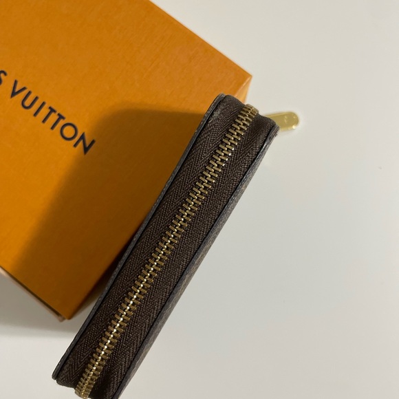 Authentic Louis Vuitton Zippy card holder - Picture 3 of 16